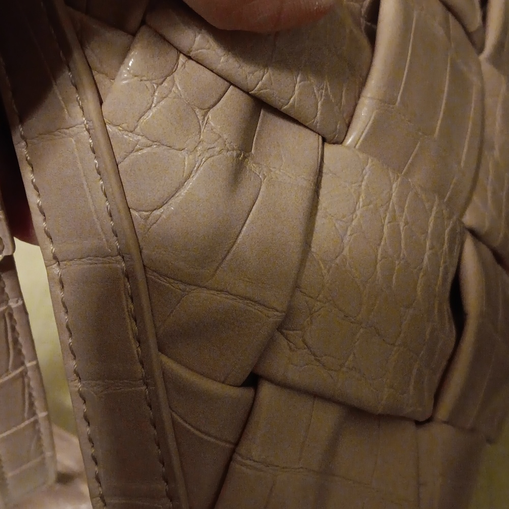 Like Dreams light pink crossbody. - Picture 12 of 14